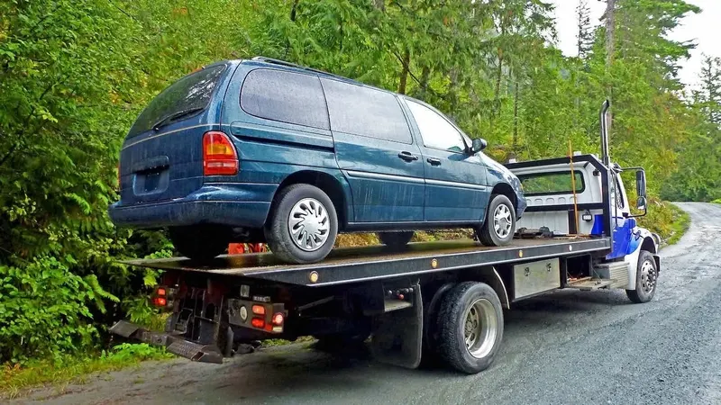 Charlotte flatbed towing a cargo van